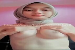 Indonesian Hijab Ratu Vcs Sama Pacar gets off on webcam with Bokep Indonesia Hijab Ratu Vcs Sama