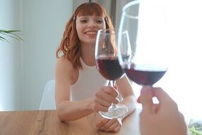 18yo girl gets turned out on first date and sucks like a pro