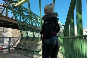 FICKDATE Public in der Schwebebahn klar gemacht | Für nen FACIAL nehm ich JEDEN mit nach Hause