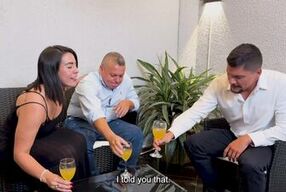 Latina infiel curvy se folla la polla del mejor amigo de su marido, corrida en boca - Kylei Ellish