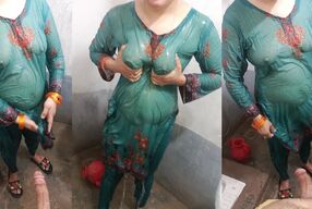 I Play Together With My Hot Wife In Bathroom So Sexy