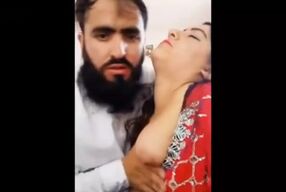 Chodha Apni Pathani Sali Ko Chodha Ghar Mein