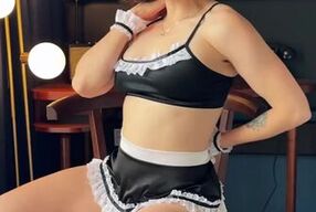 Hotel Maid Squirting – Soaked the Floor While Playing With Myself