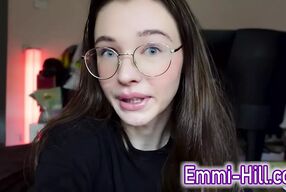 18 yo very skinny Girl extrem squirt small tits xxl Labia