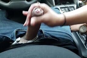 Blowjob while stuck in slow traffic