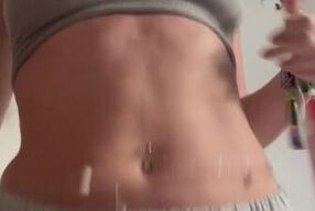 Bouncing my boobs up and down! Live on fansly tonight 1am UK time!