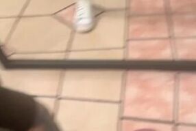 Me la ponen bien dura en el gym!