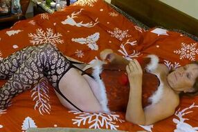 Granny Claus’ Big White Dildo Orgasm for Christmas in July 12 16 2024 CAMS1245M