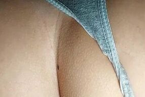 Mi vecino viene a pedirme azucar y lo espero en cuatro patas