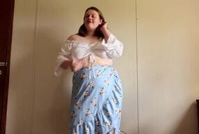 Chubby Layla Dancing & Stripping