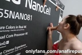 Подросток студентка купила телевизор, а в коробке был огромный член, минет со спермой