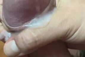 巨大なコックがあなたのためにミルクを爆発させます