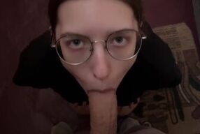 Stranger girl gave me hot blowjob in entrance