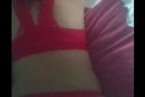 Mamando la verga a mi papito con lencería roja