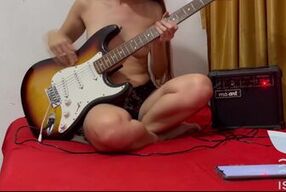 Come honey, we play a game, if I lose you will see me completely without clothes, don't miss thegame