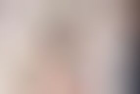 Skinny Girl with meaty Pussy fucks herself!