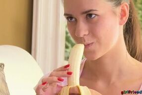 Best friends practice blowjob technique - Girlfriends.XXX