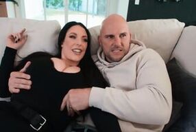 Queen Aussie - Angela White