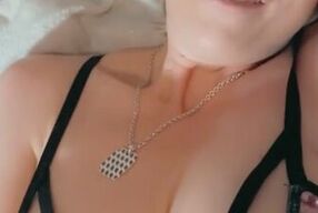 Cheating housewife sends her pink hairless pussy to the neighbours