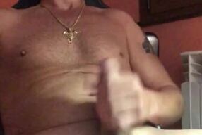 EXPRIMIENDO MI VERGA MIENTRAS VANESSA SE CORRE EN LA VENTANA