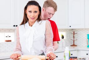 Turning Up The Heat - S1:E3