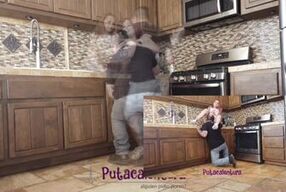 ME CACHA EL ESPOSO COGIENDO ME A SU ESPOSA EN SU PROPIA CASA