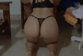 Mamada y una cogida al repartidor
