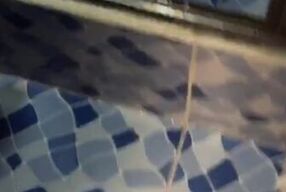 Mi Novio Me Hace Venir y Orinar de Placer Cuando lo Encontré en la ducha Masturbándose
